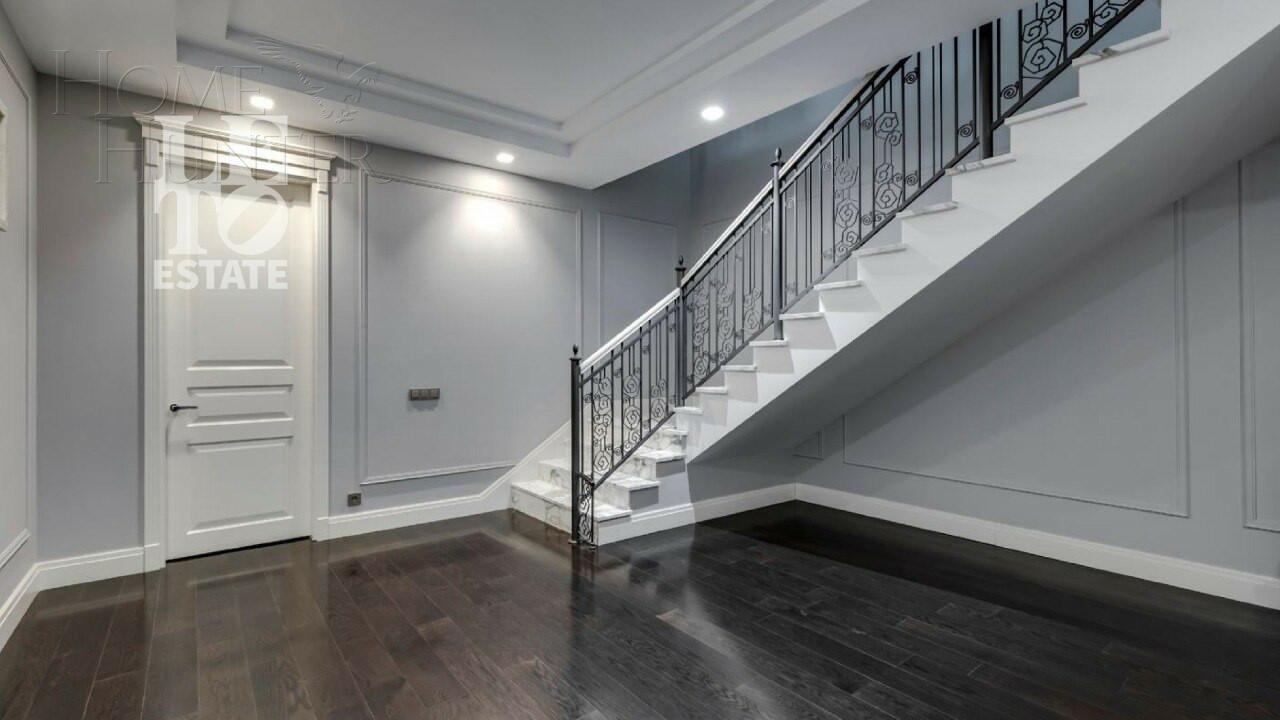 3-этажный коттедж 1 185 м² с отделкой