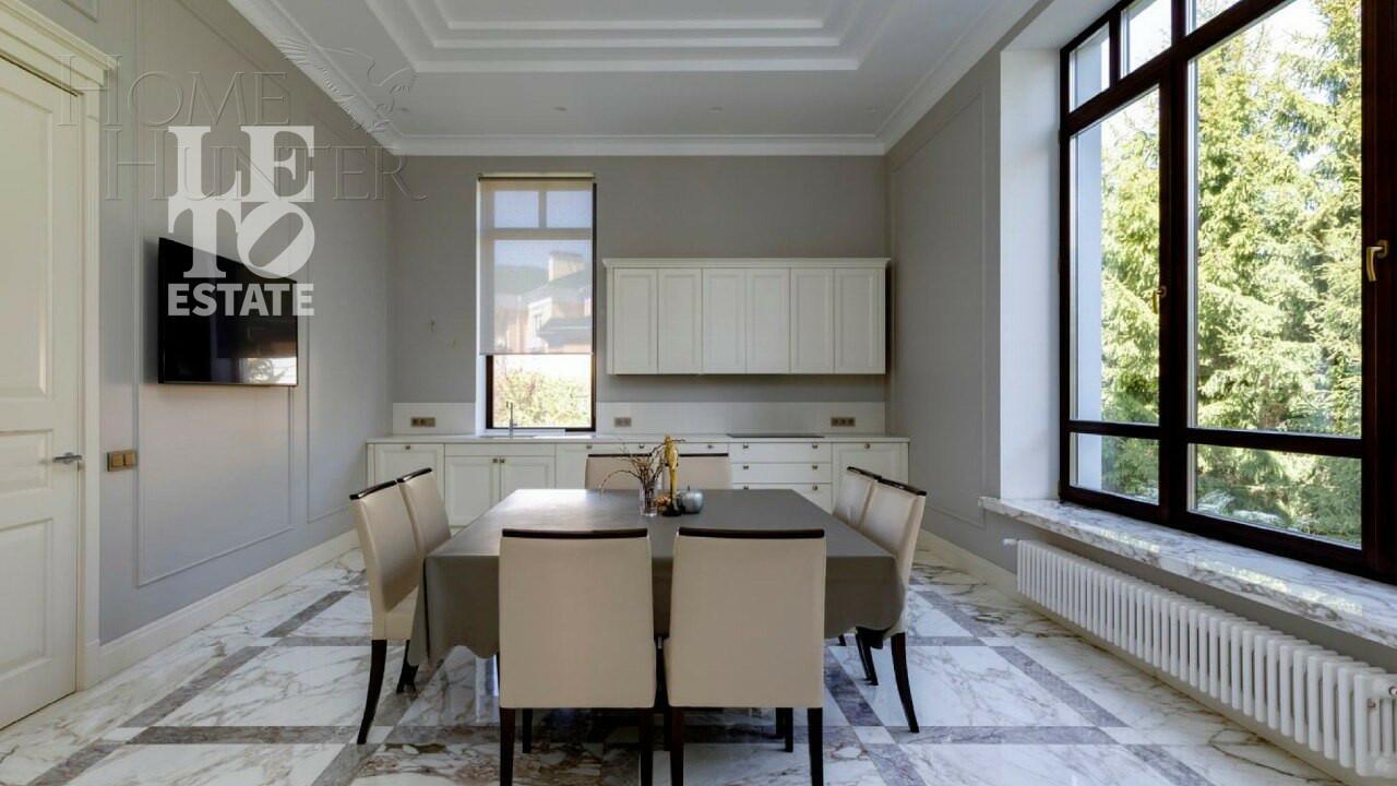 3-этажный коттедж 1 185 м² с отделкой