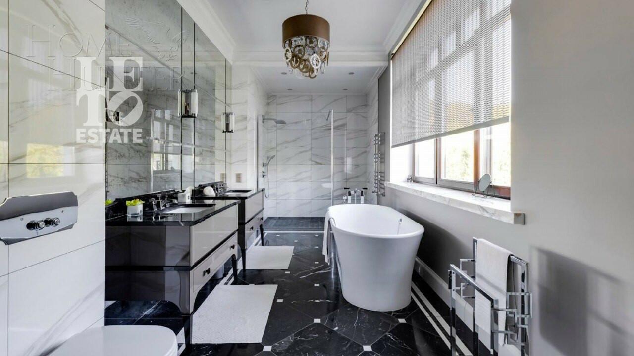 3-этажный коттедж 1 185 м² с отделкой