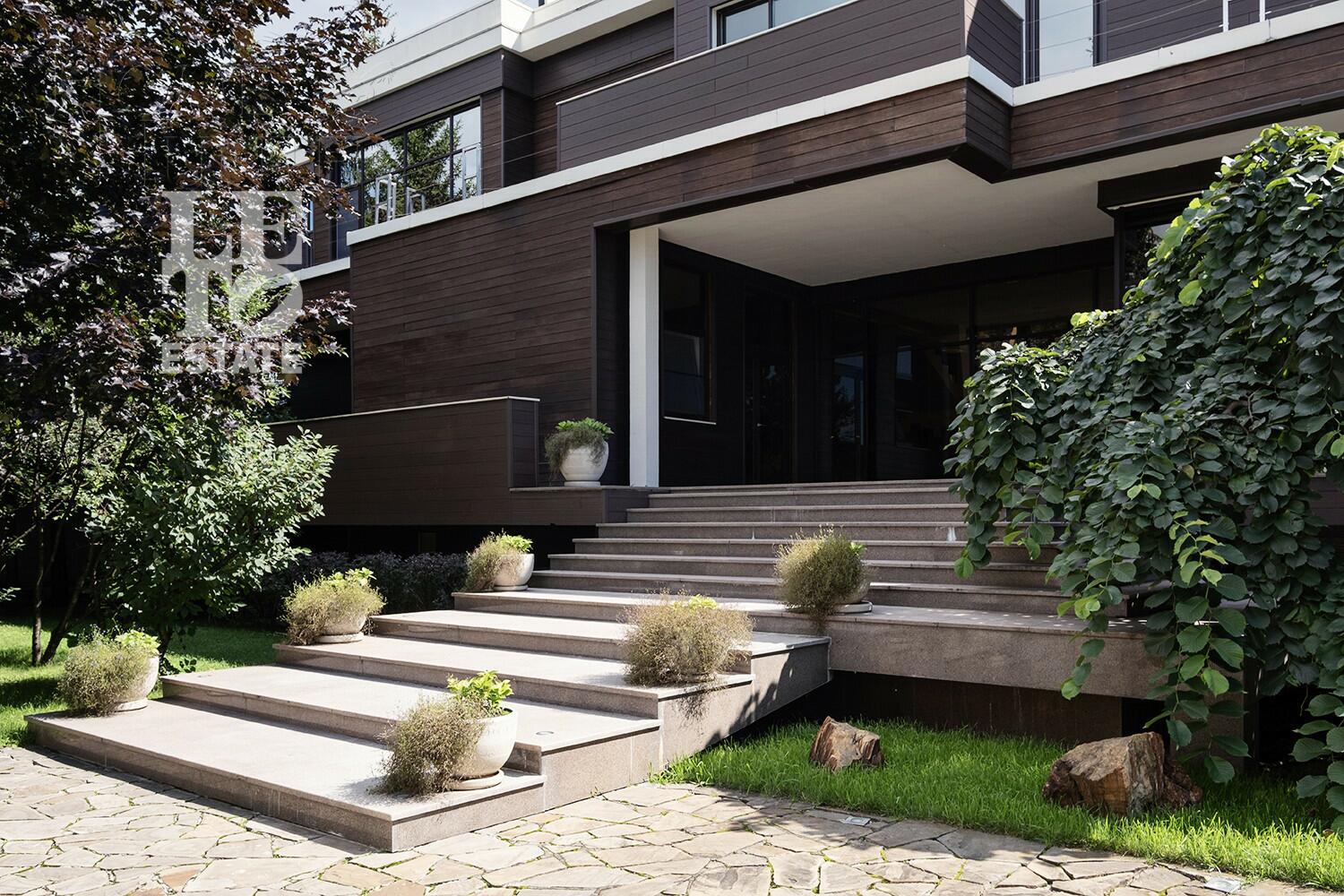 2-этажный коттедж 1 200 м² с отделкой