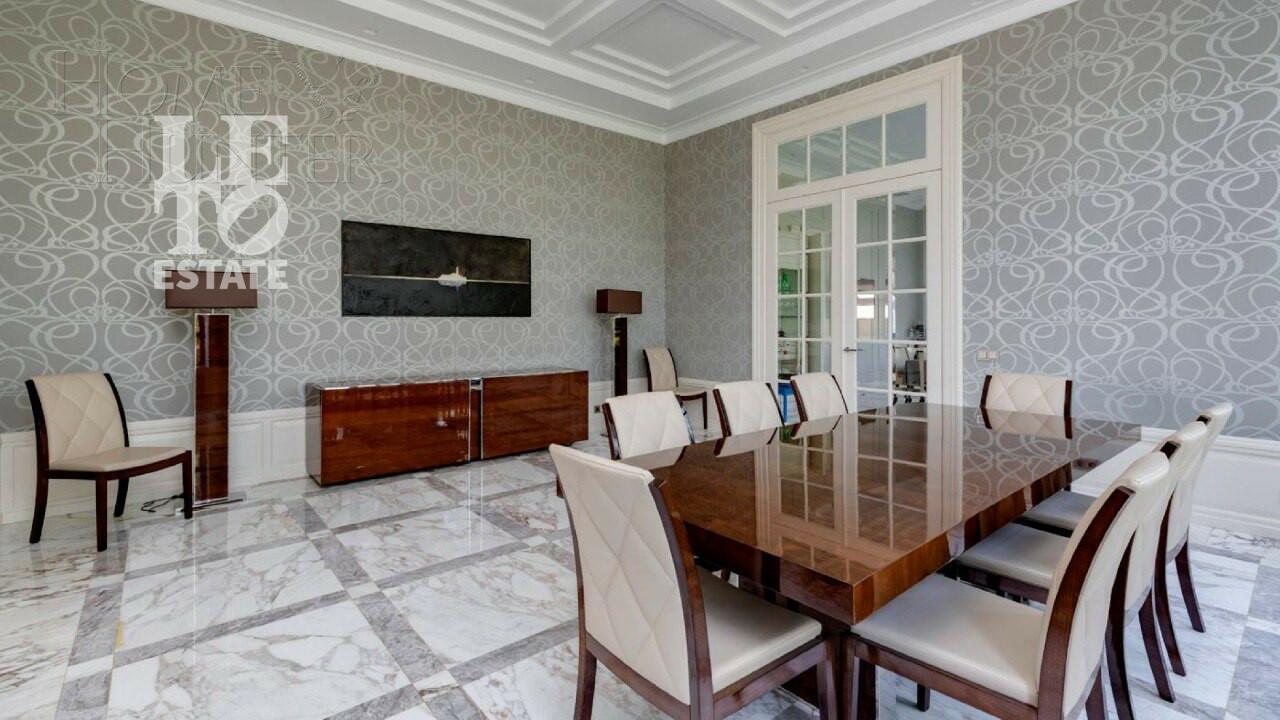 3-этажный коттедж 1 185 м² с отделкой