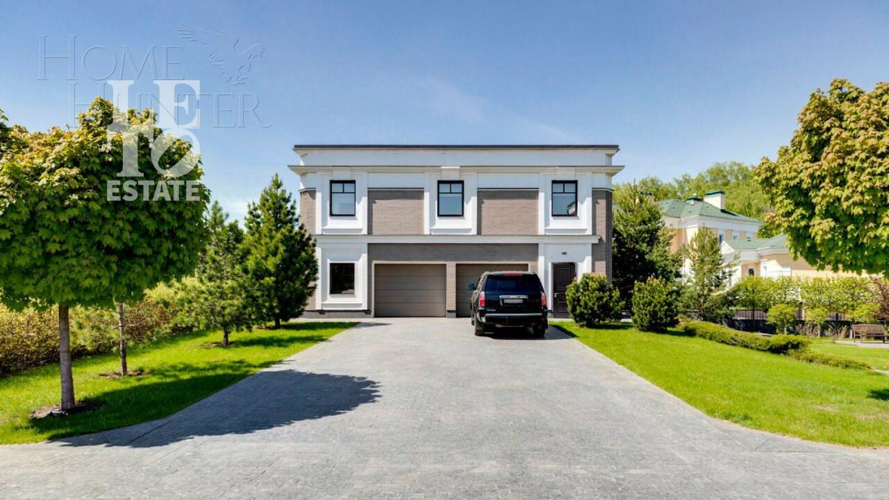 3-этажный коттедж 1 185 м² с отделкой