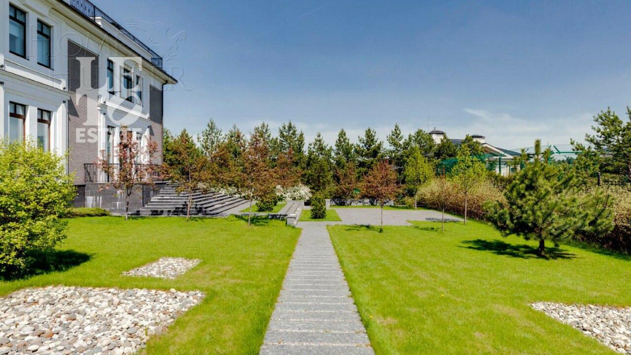 3-этажный коттедж 1 185 м² с отделкой