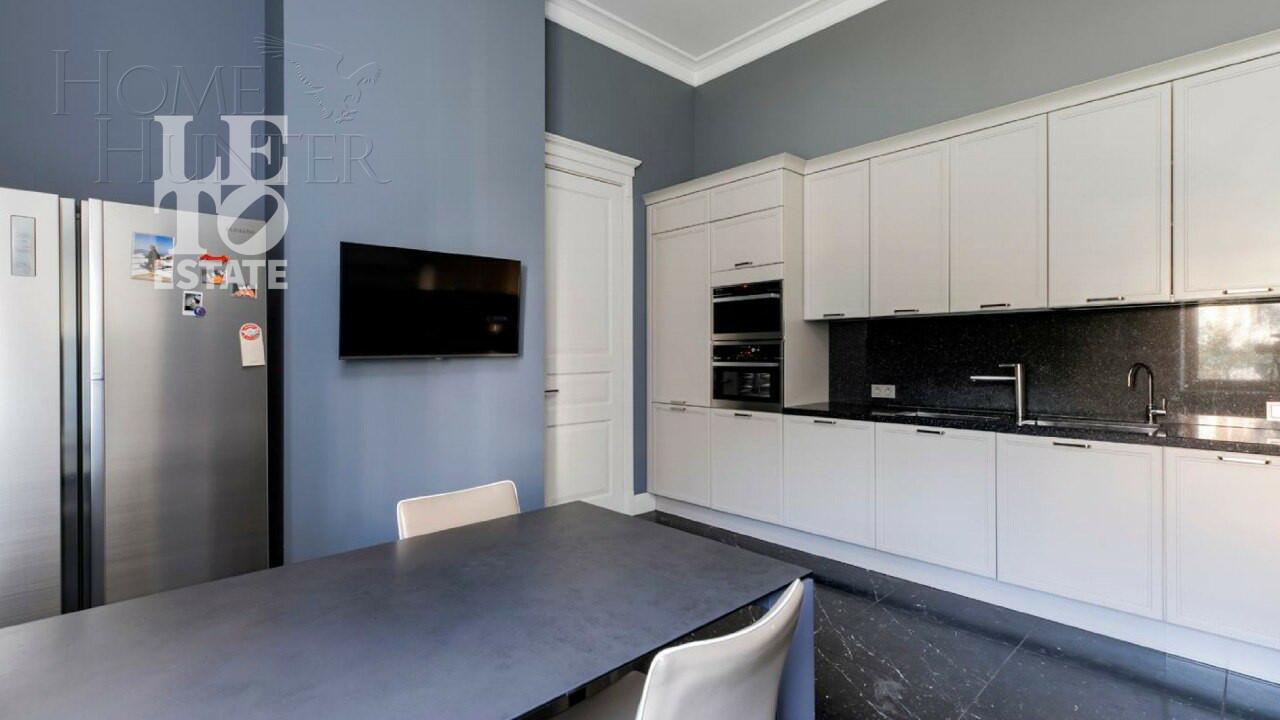 3-этажный коттедж 1 185 м² с отделкой