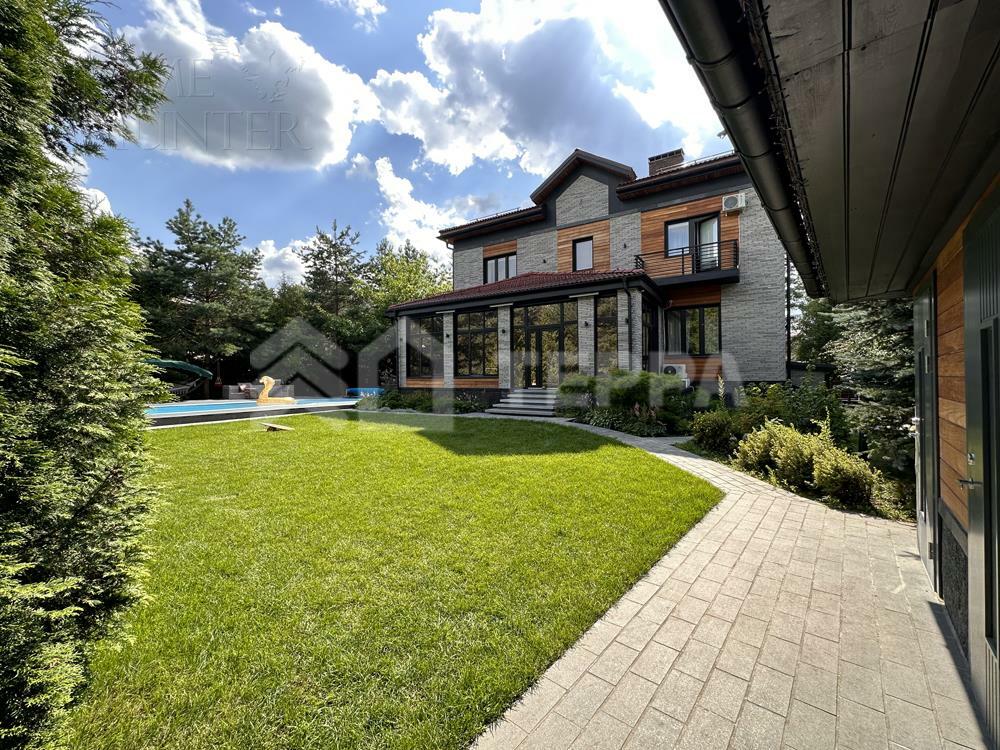 2-этажный коттедж 600 м² с отделкой