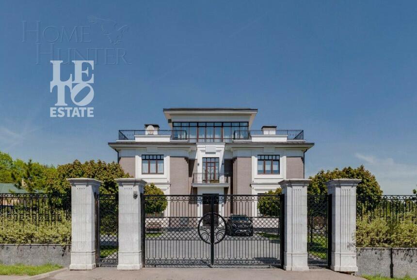 3-этажный коттедж 1 185 м² с отделкой