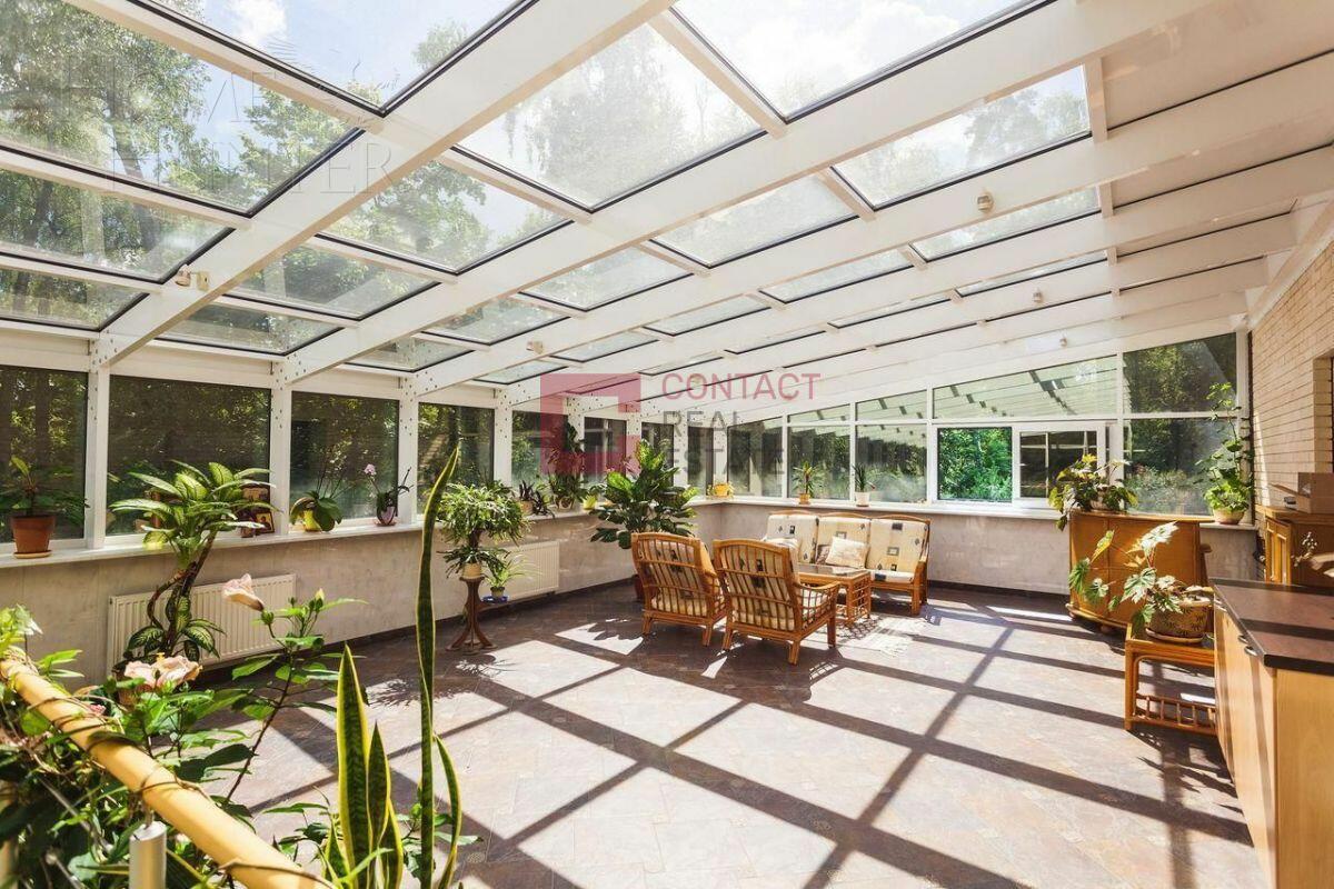 2-этажный коттедж 2 500 м² с отделкой