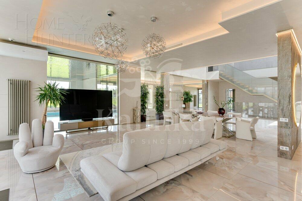 2-этажный коттедж 1 500 м² с отделкой