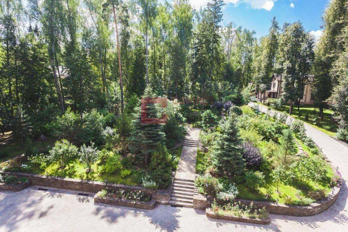 2-этажный коттедж 2 500 м² с отделкой