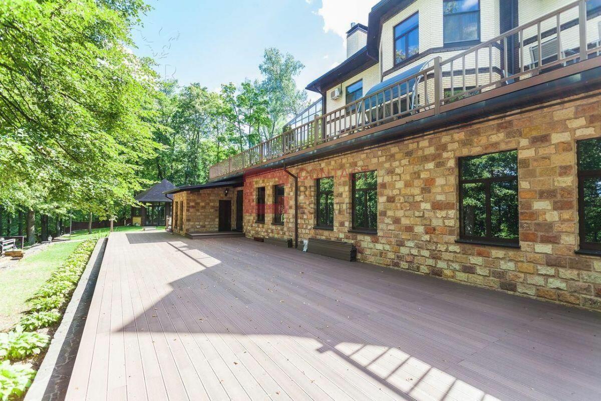 2-этажный коттедж 2 500 м² с отделкой