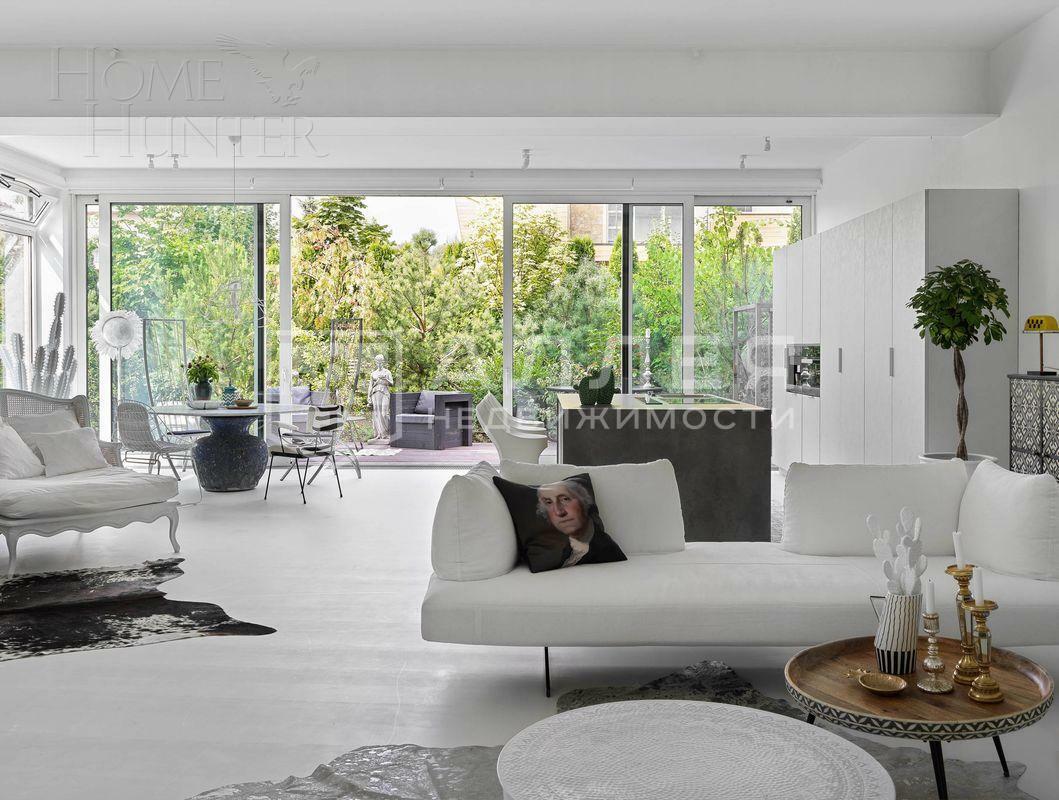 3-этажный таунхаус 380 м² с отделкой