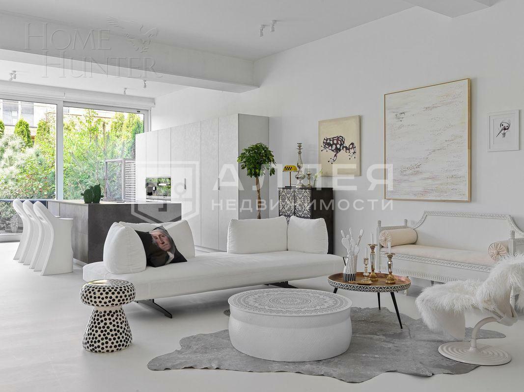 3-этажный таунхаус 380 м² с отделкой