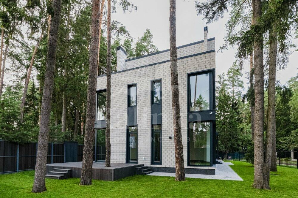 3-этажный коттедж 420 м² с отделкой