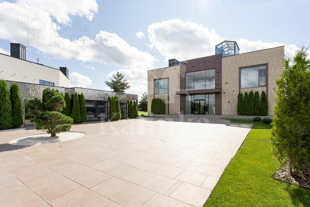 2-этажный коттедж 1 500 м² с отделкой