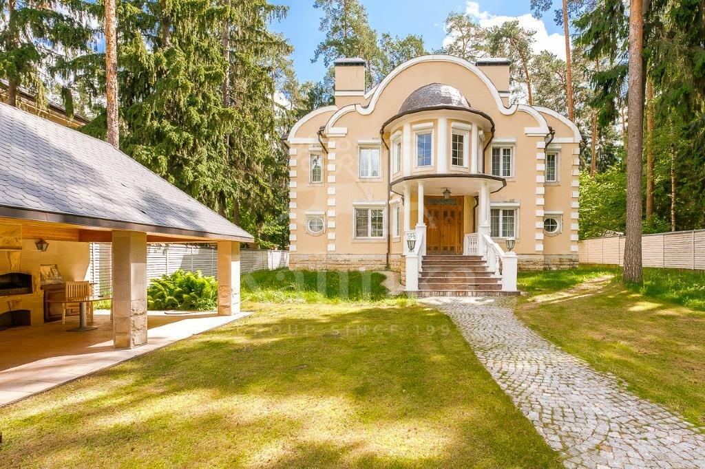 2-этажный коттедж 650 м² с отделкой