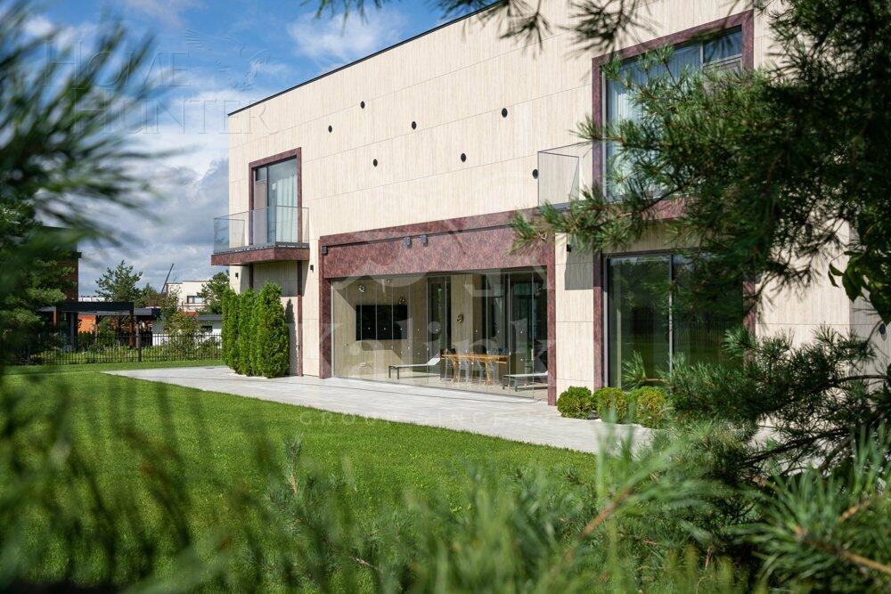 2-этажный коттедж 1 500 м² с отделкой