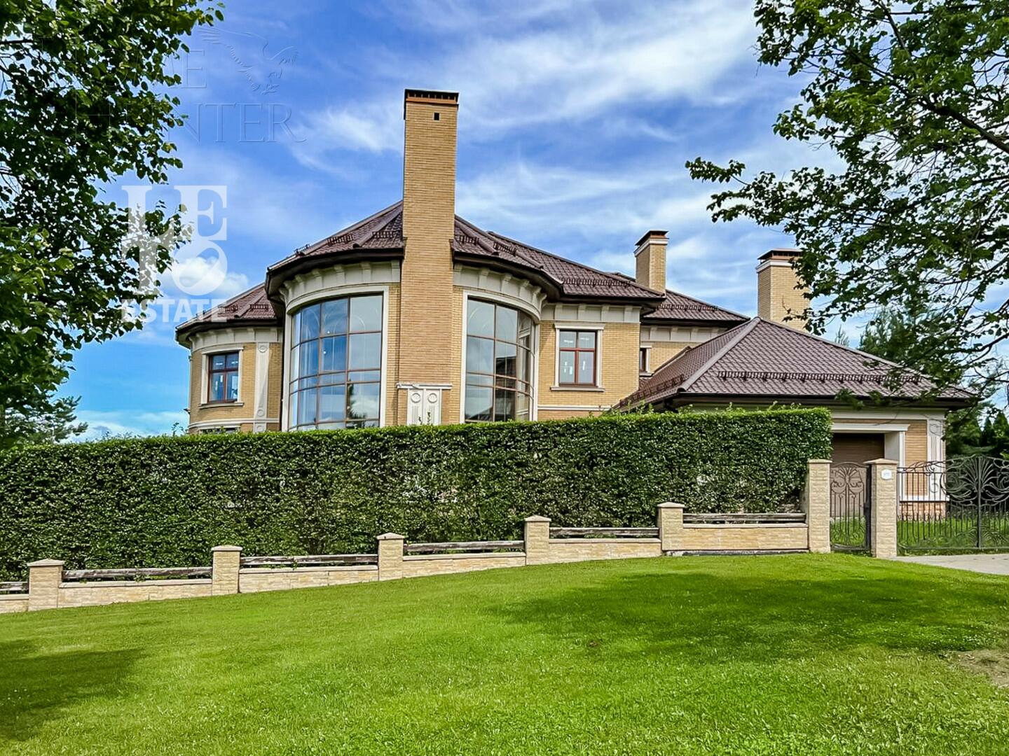 3-этажный коттедж 680 м² без отделки