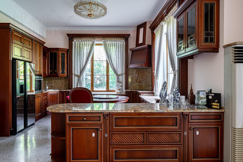 2-этажный коттедж 675 м² с отделкой