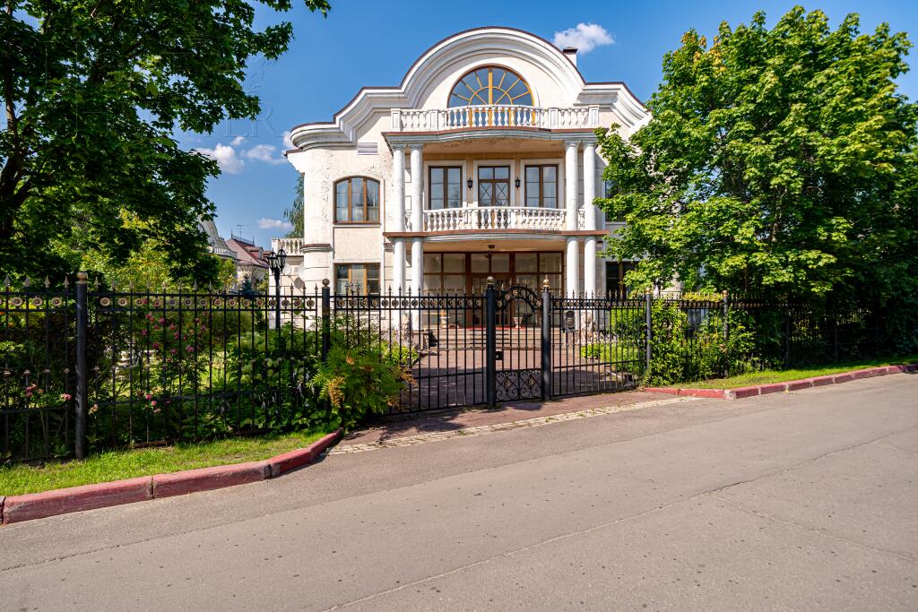 2-этажный коттедж 675 м² с отделкой