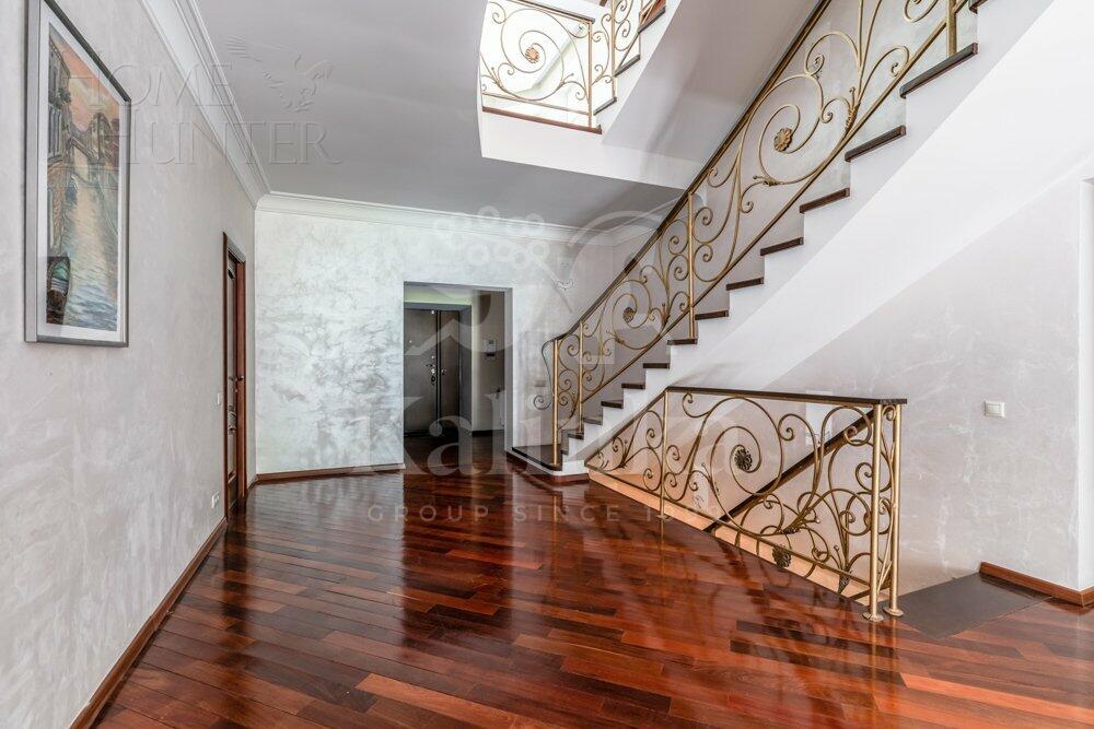 2-этажный коттедж 600 м² с отделкой