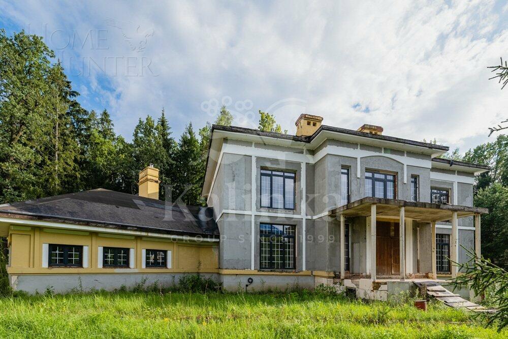 2-этажный коттедж 1 100 м² без отделки