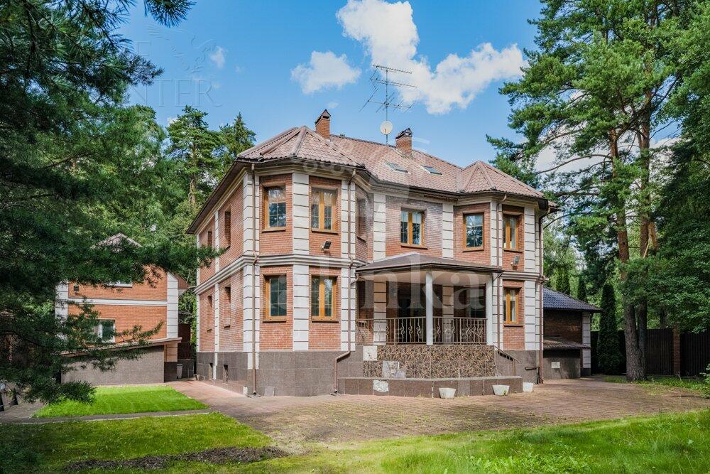 2-этажный коттедж 600 м² с отделкой