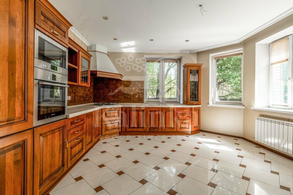 2-этажный коттедж 600 м² с отделкой