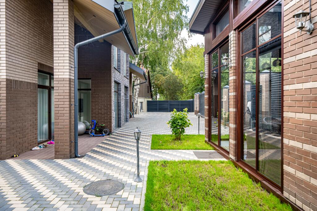 2-этажный коттедж 350 м² с отделкой