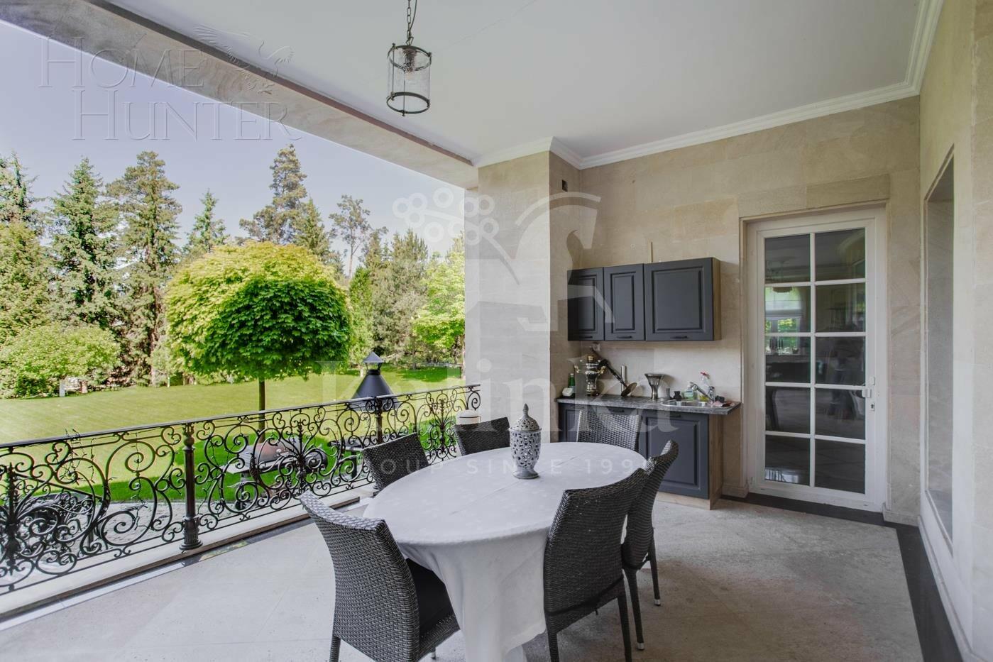 2-этажный коттедж 1 800 м² с отделкой