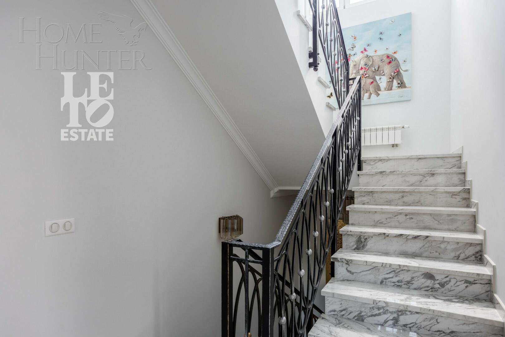 3-этажный коттедж 550 м² с отделкой