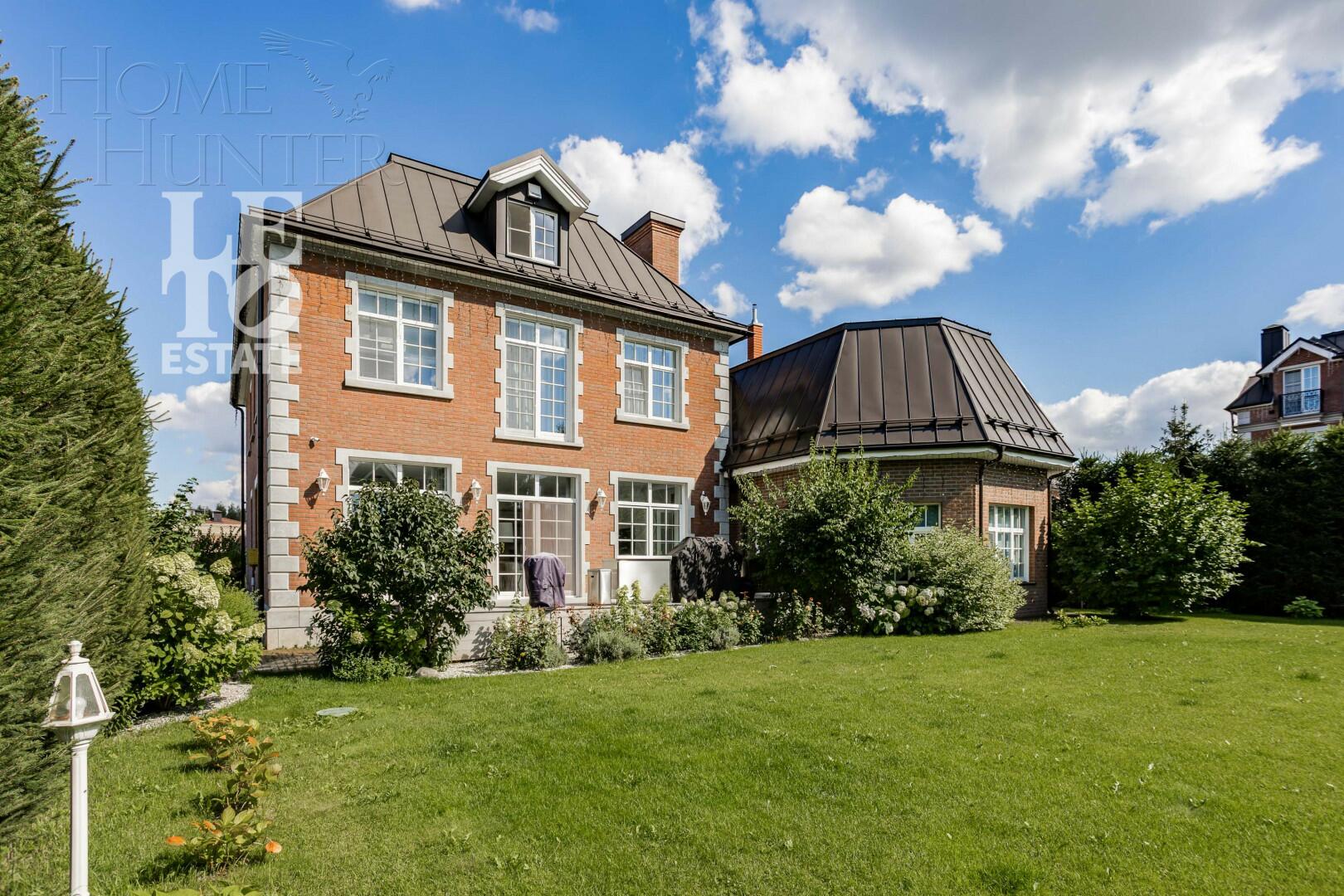 3-этажный коттедж 550 м² с отделкой