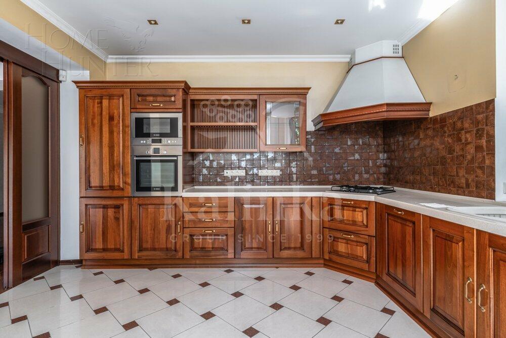 2-этажный коттедж 600 м² с отделкой