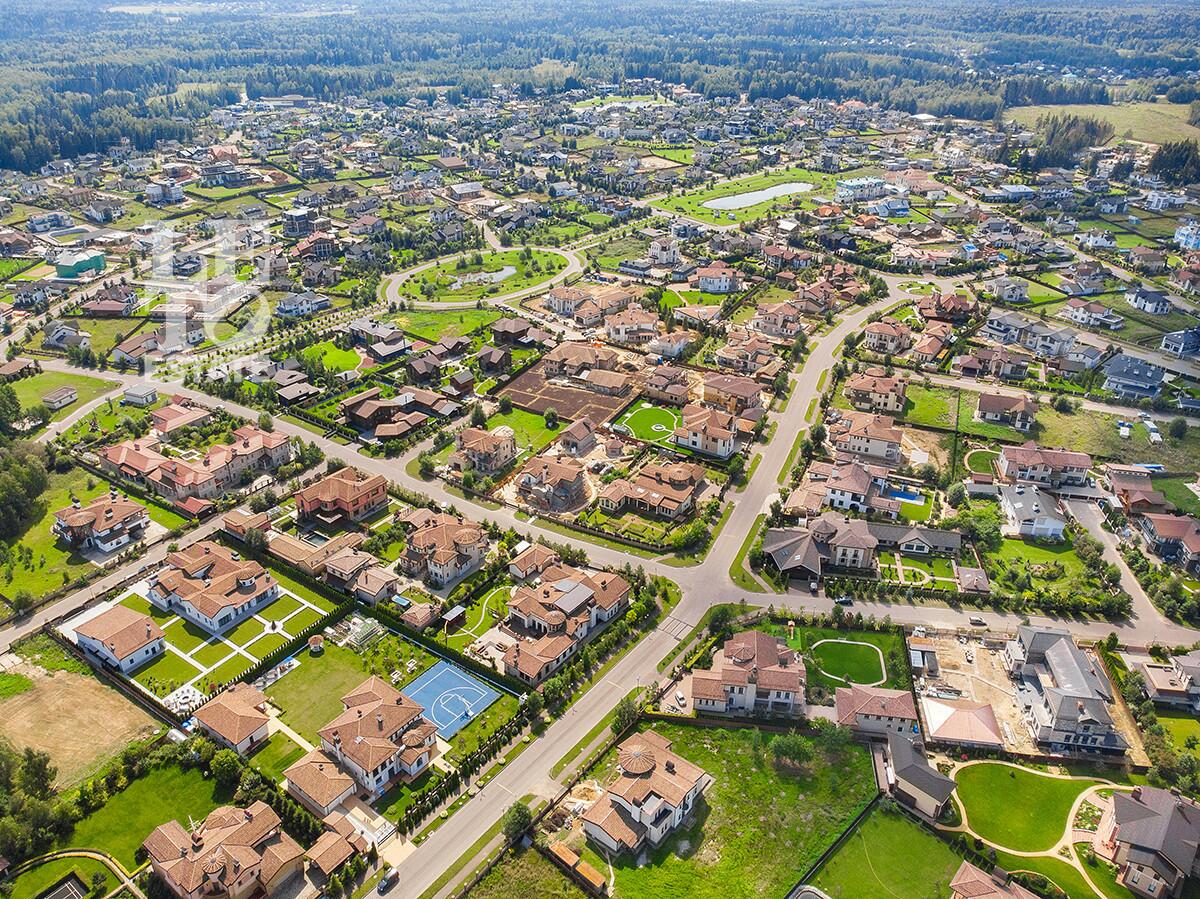 2-этажный коттедж 590 м² без отделки