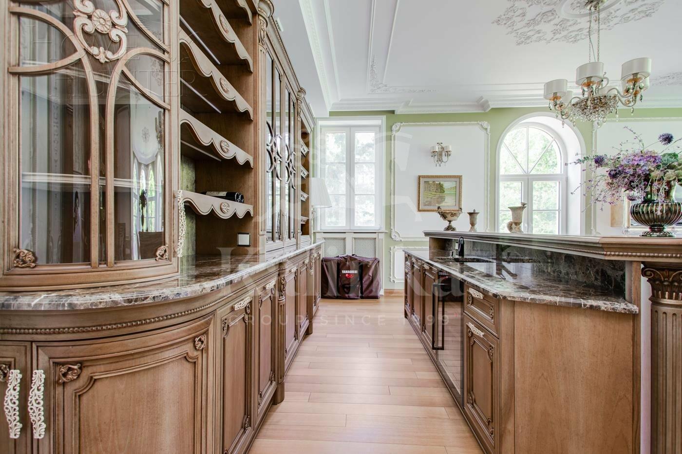 2-этажный коттедж 1 800 м² с отделкой