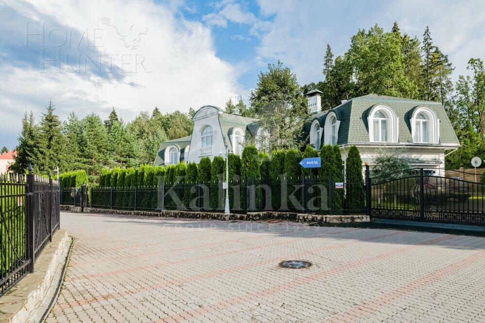 2-этажный коттедж 1 100 м² без отделки