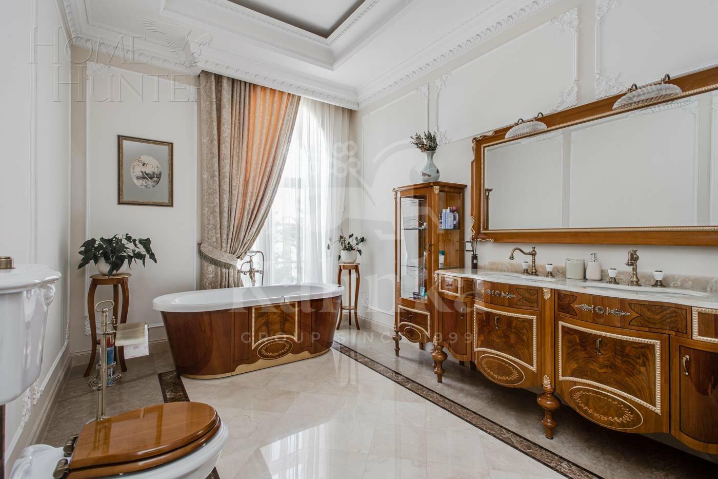 2-этажный коттедж 1 800 м² с отделкой