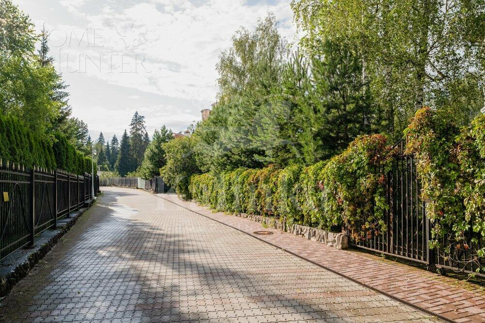 2-этажный коттедж 1 100 м² без отделки