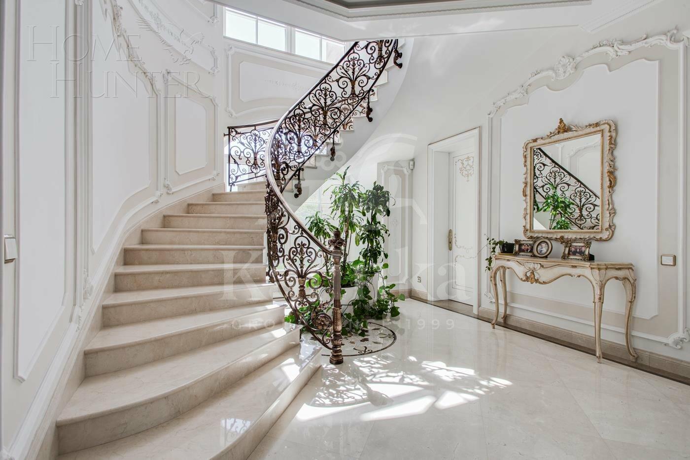 2-этажный коттедж 1 800 м² с отделкой