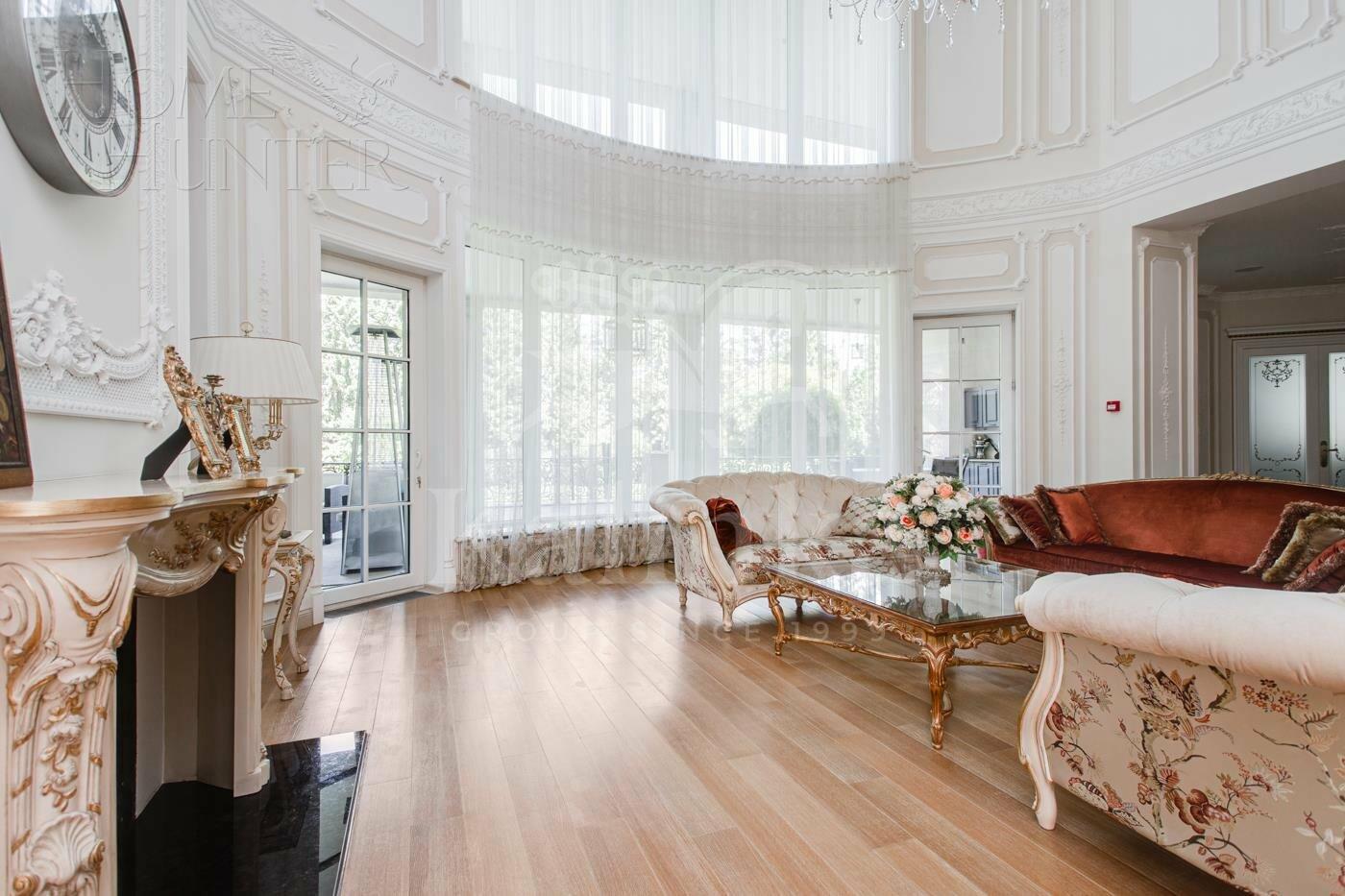 2-этажный коттедж 1 800 м² с отделкой