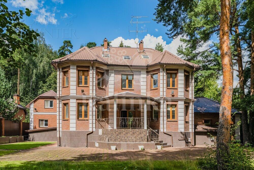 2-этажный коттедж 600 м² с отделкой