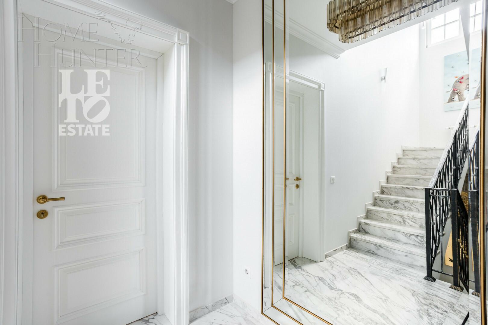 3-этажный коттедж 550 м² с отделкой