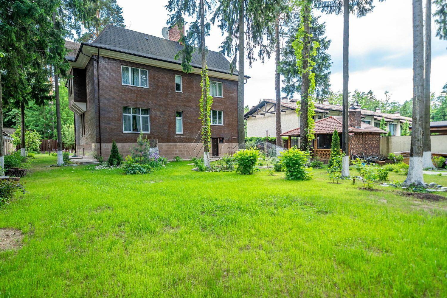 2-этажный коттедж 1 065 м² с отделкой