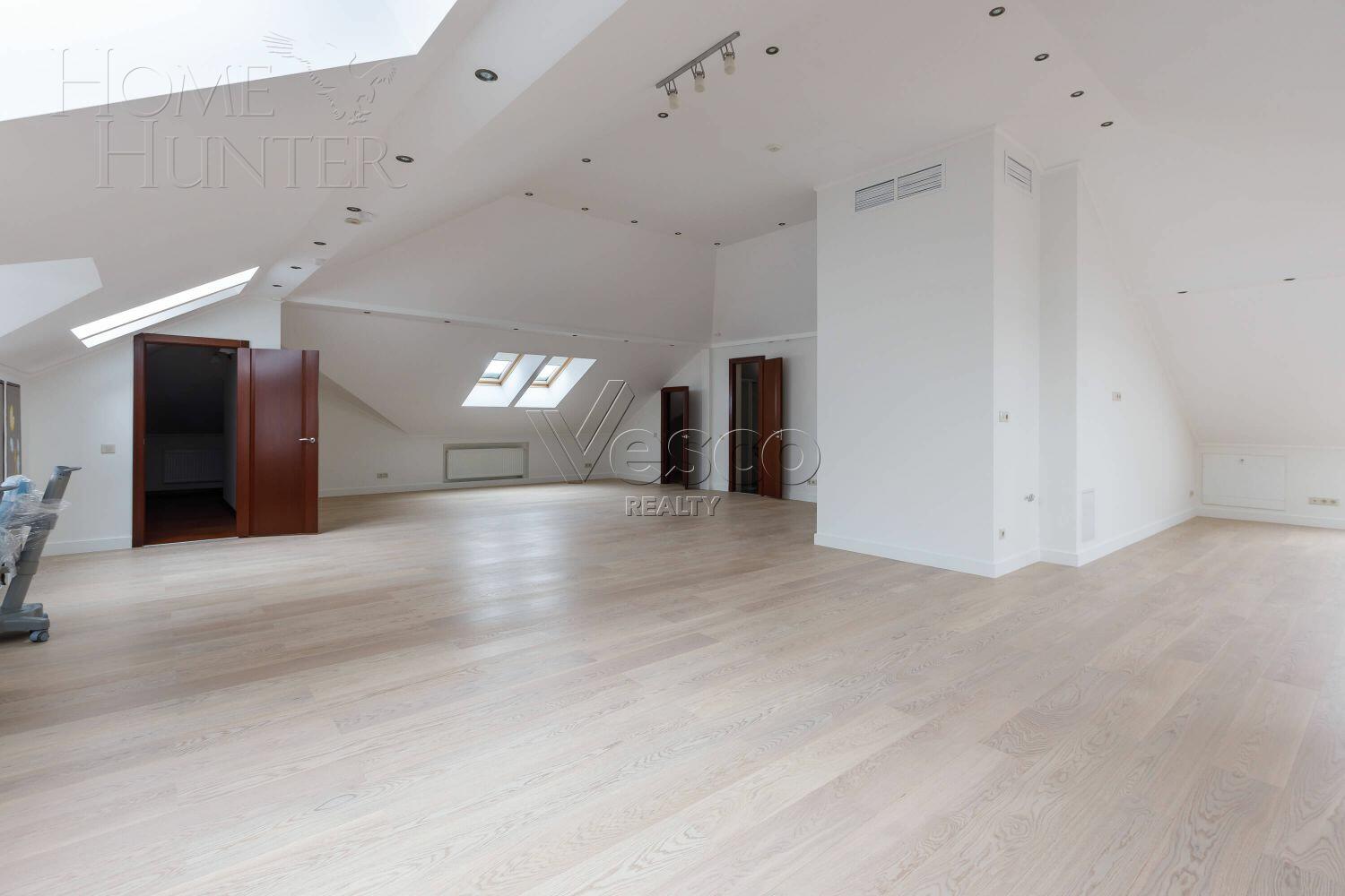 2-этажный коттедж 1 378 м² с отделкой