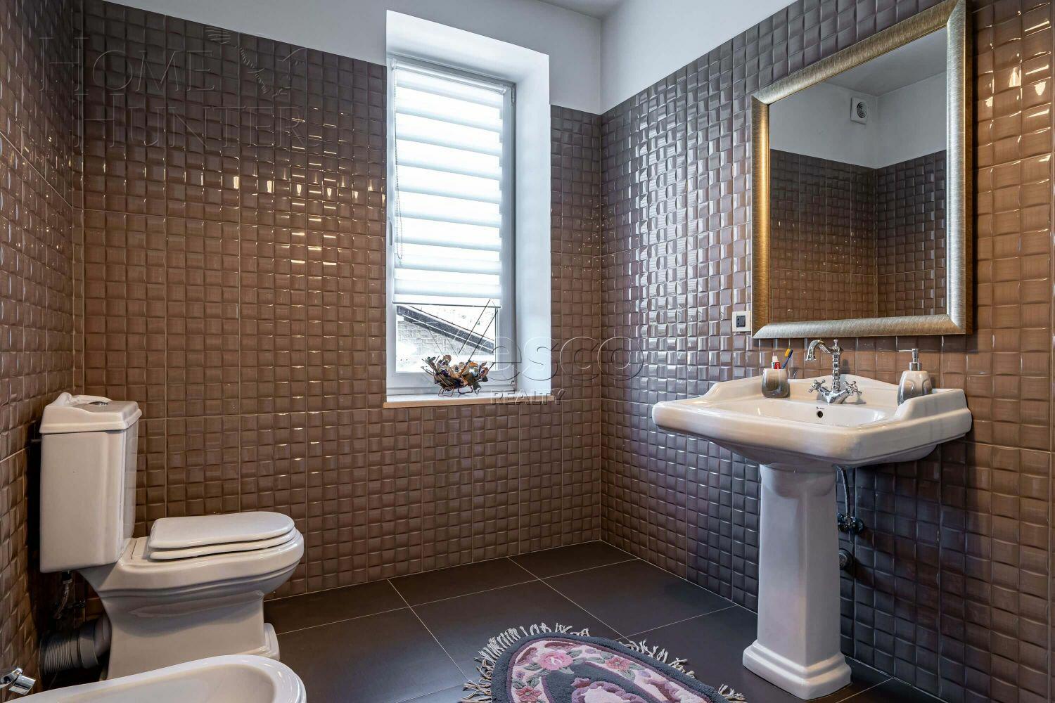 2-этажный коттедж 1 065 м² с отделкой