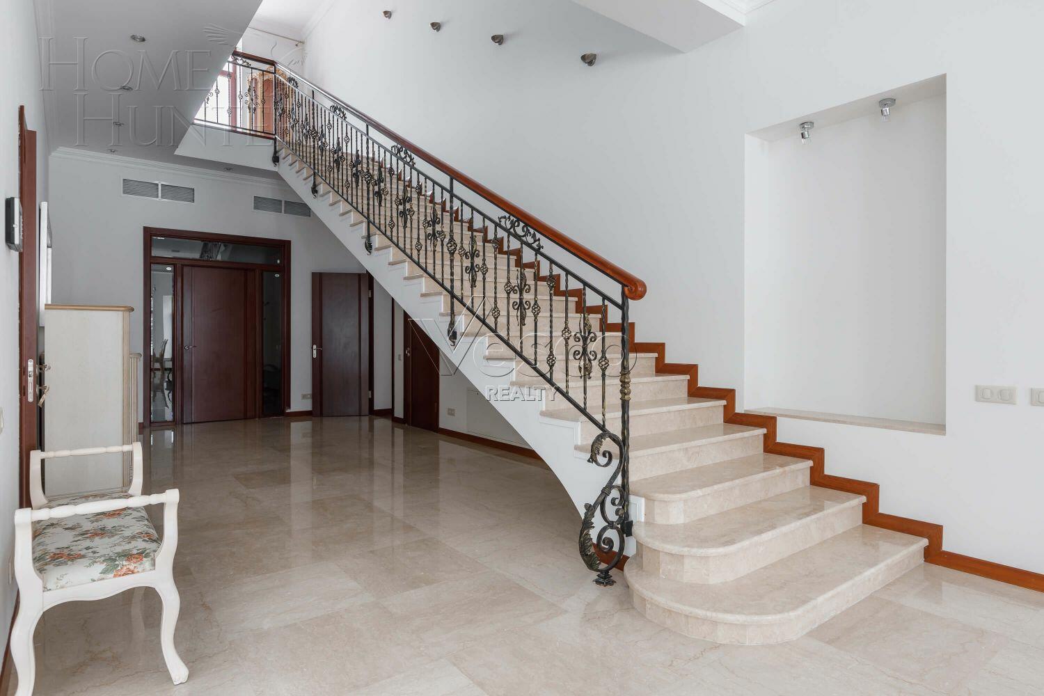 2-этажный коттедж 1 378 м² с отделкой