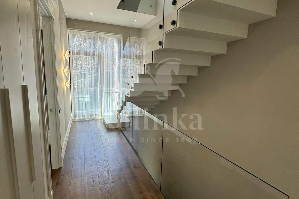 3-этажный таунхаус 240 м² с отделкой
