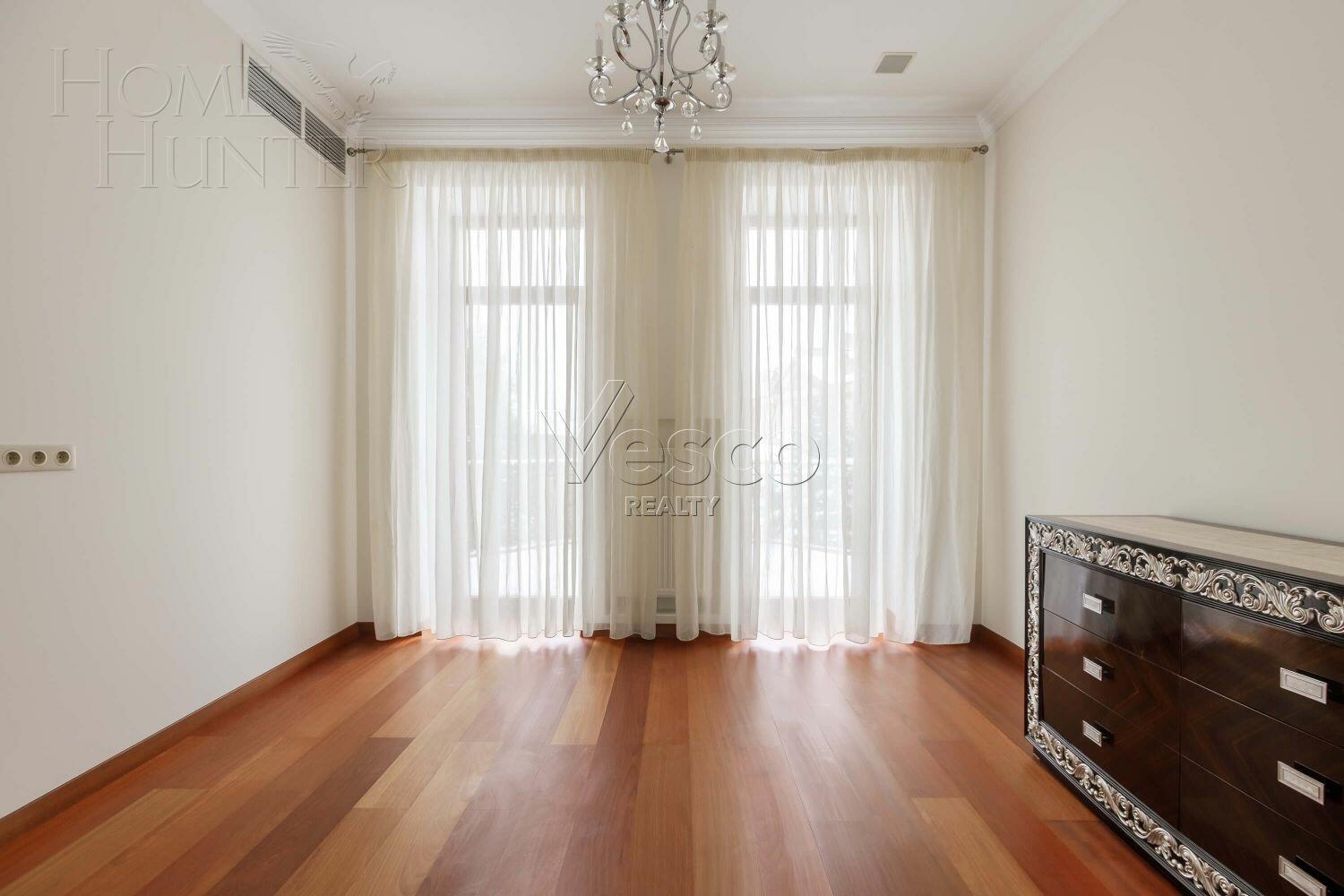 2-этажный коттедж 1 378 м² с отделкой