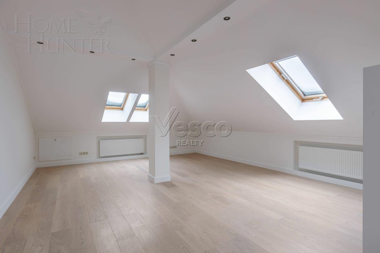 2-этажный коттедж 1 378 м² с отделкой