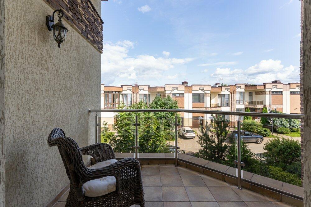 2-этажный таунхаус 220 м² с отделкой