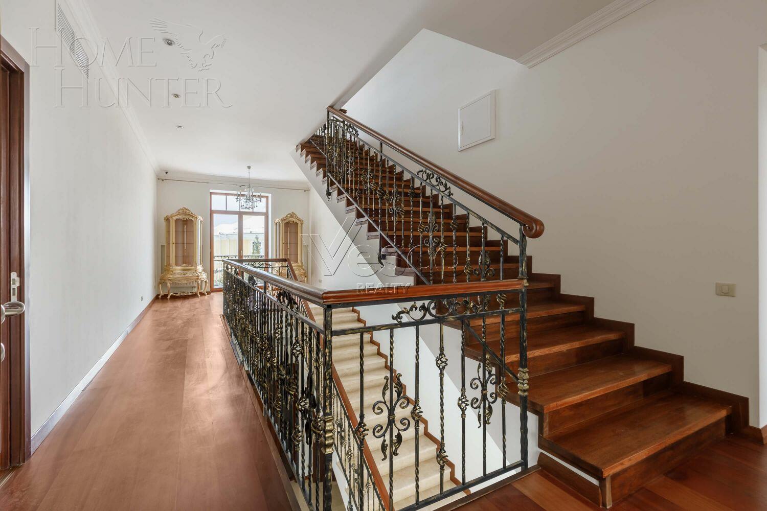 2-этажный коттедж 1 378 м² с отделкой